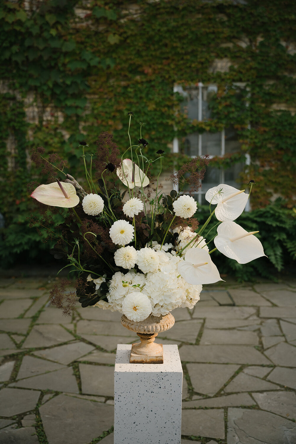 wedding-ceremony-white-burgundy-modern-flowers