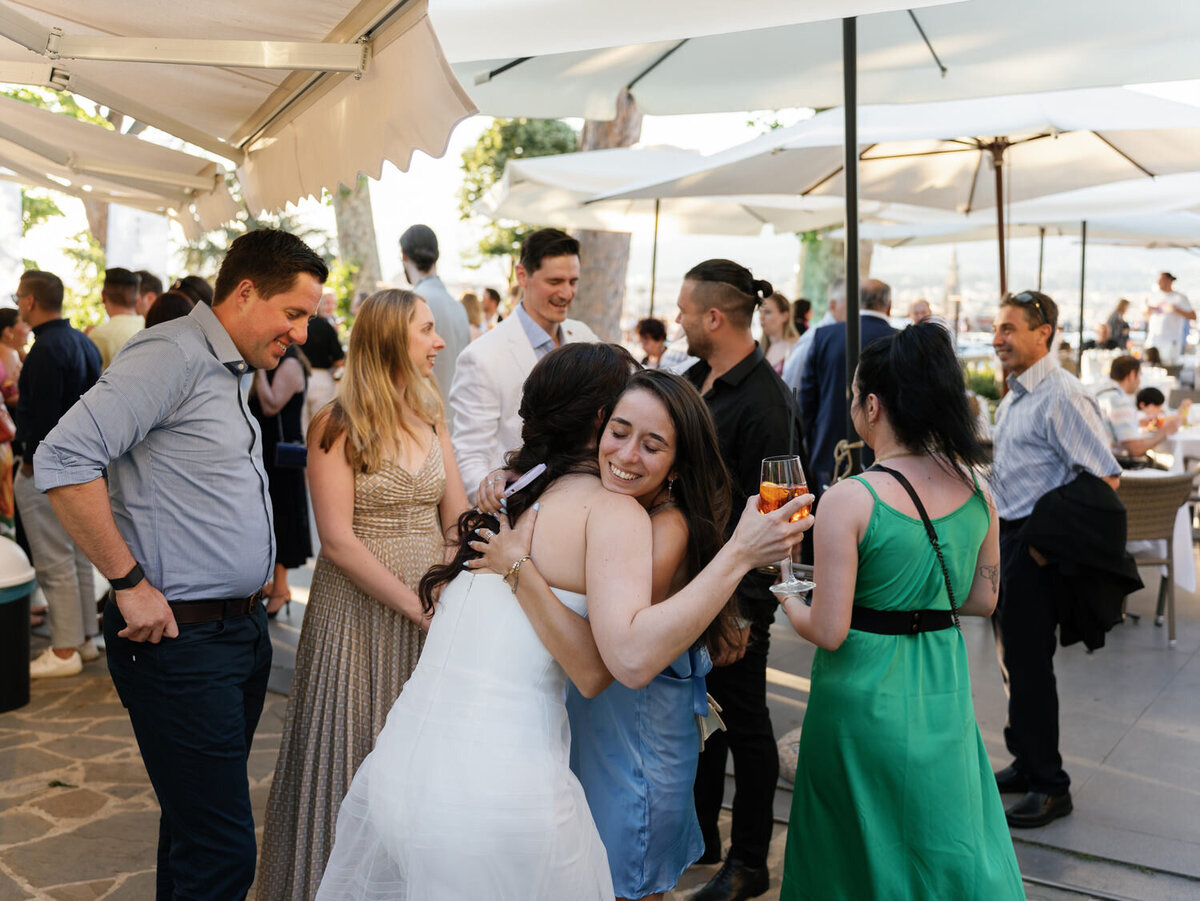 15-Laughter-and-Conversations-at-Tuscan-Dinner