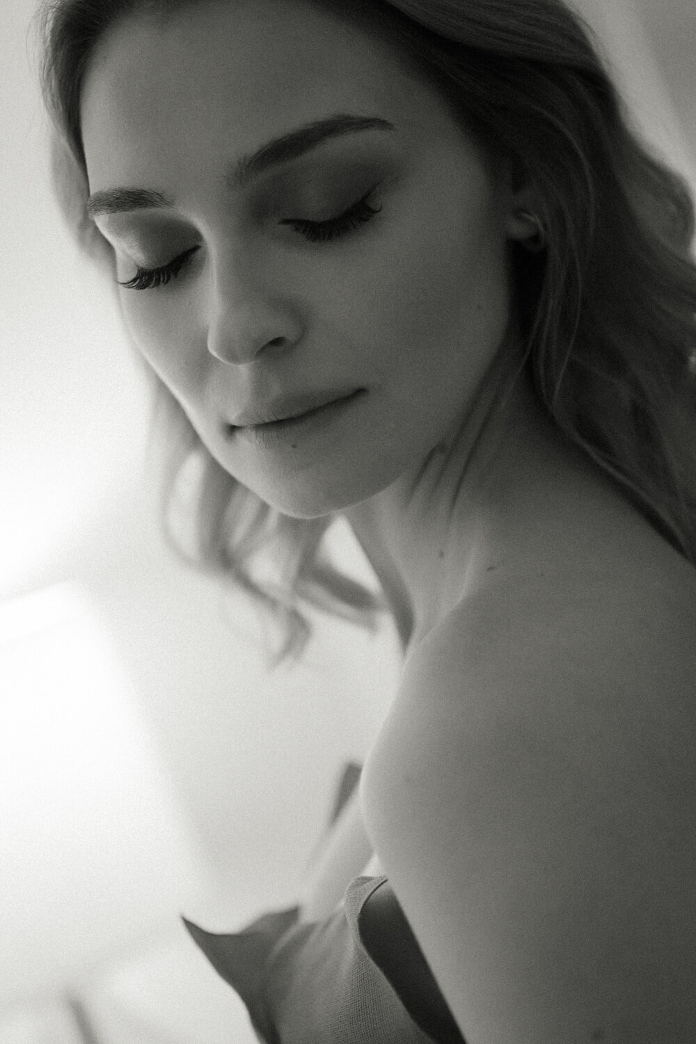 Classic and elegant engagement session Hotel Revelry_16