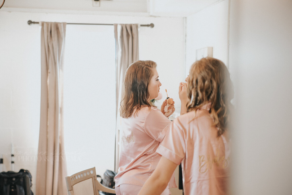 getting ready _ alaynna ann schwartz _ harpors vinyard _ iowa photographer _ playlife photography_0242