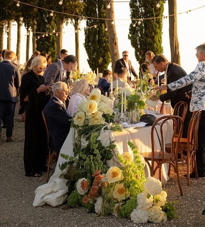 Editorial dinner setup with lemon florals and modern place settings, inspired by Wrightsville Manor’s romantic Southern aesthetic