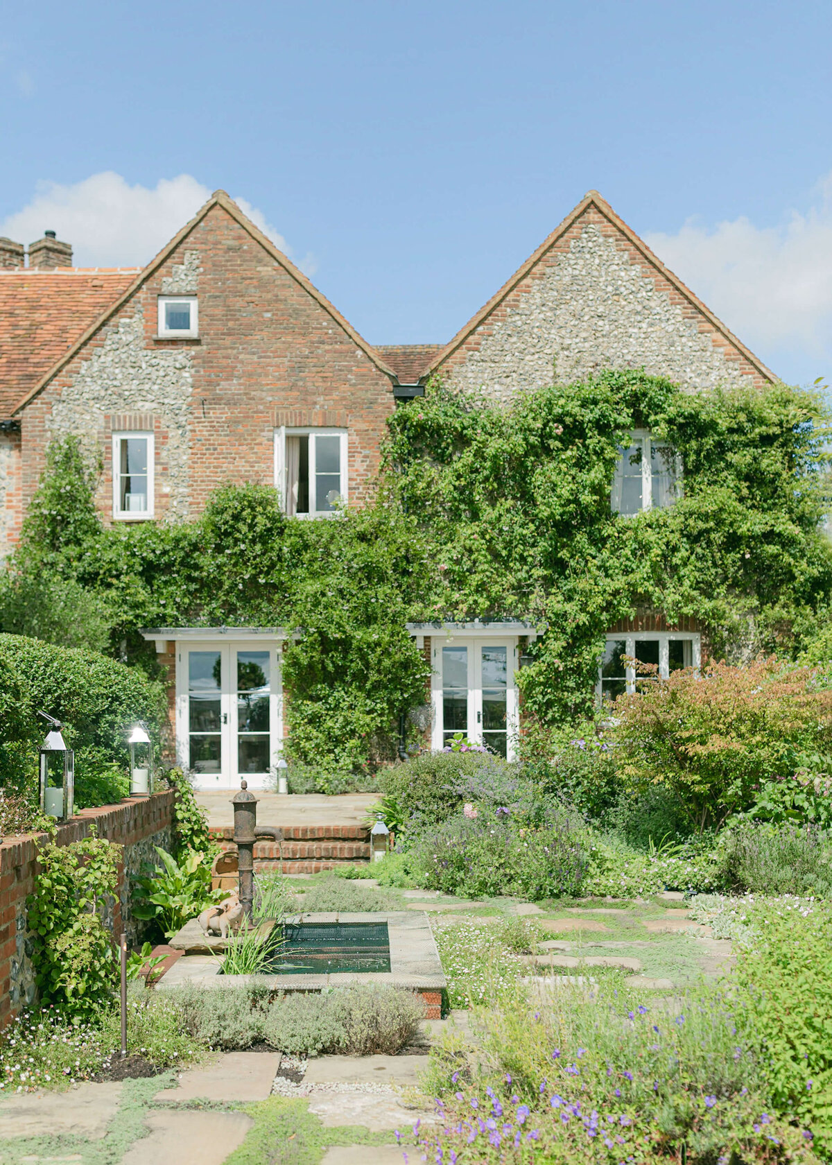 chloe-winstanley-weddings-hambleden-country-house-garden