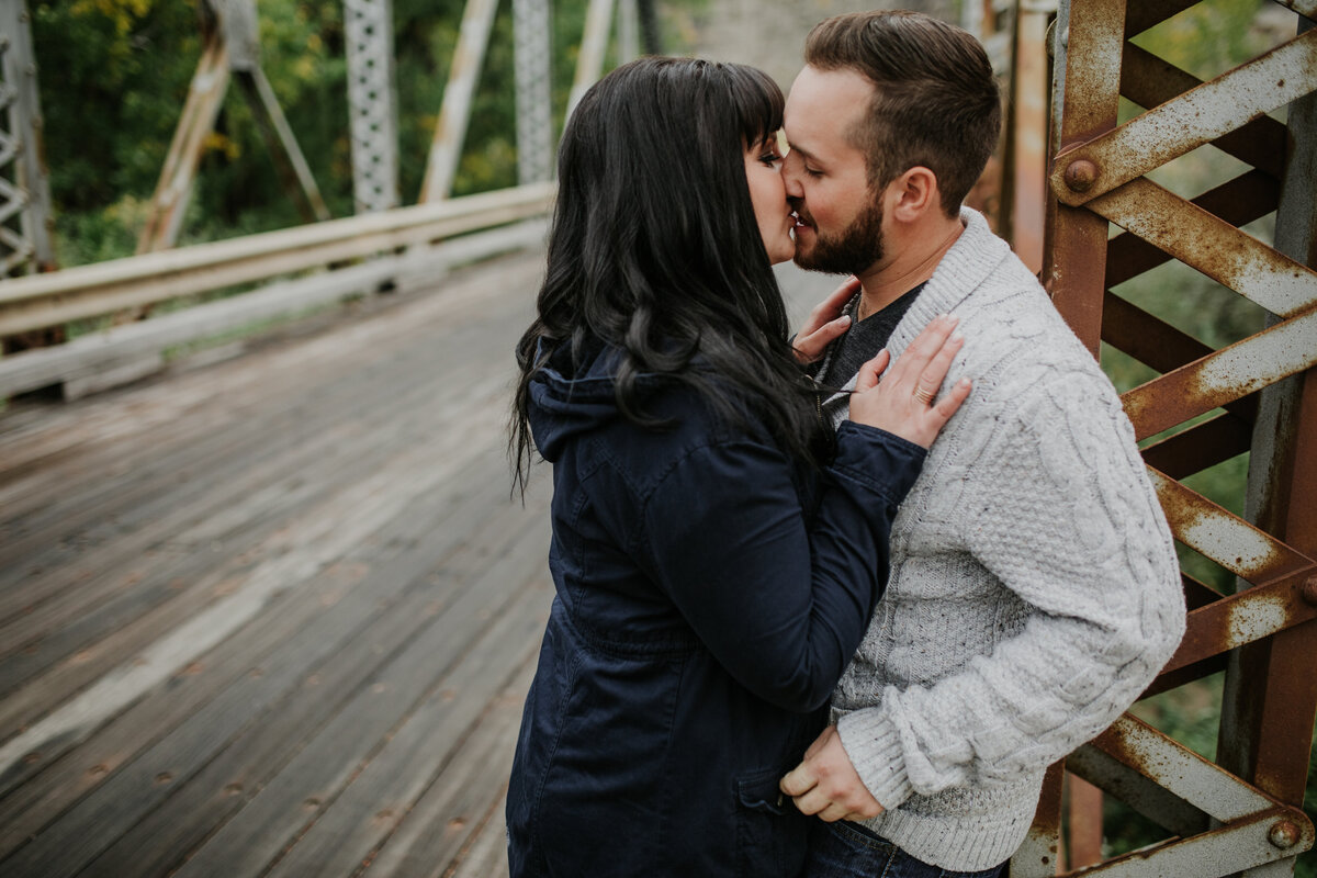 Drumheller-Badlands-Engagement-Photographer-129