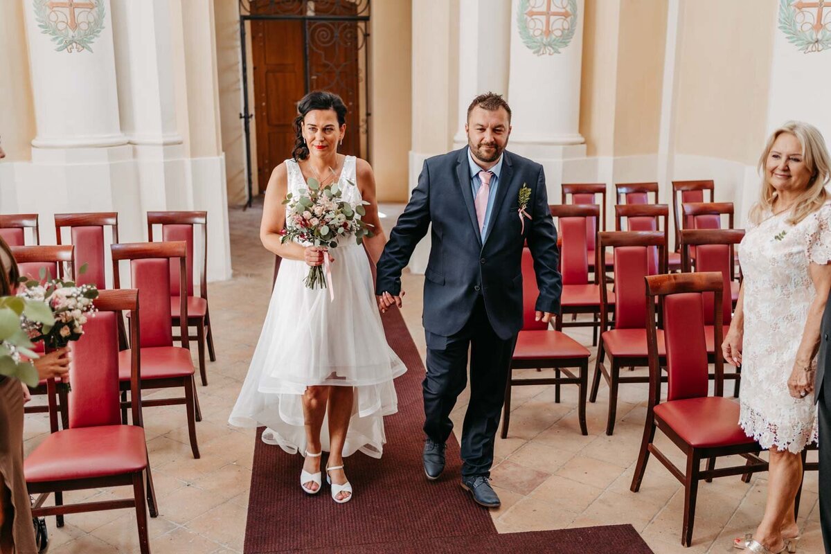 Svatebni_fotografka_Praha_Panenske_Brezany_fotografka_Karolina_Ticha42