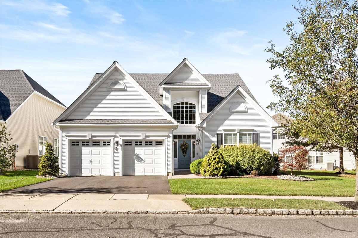 White Modern Traditional Home in Hamilton, NJ