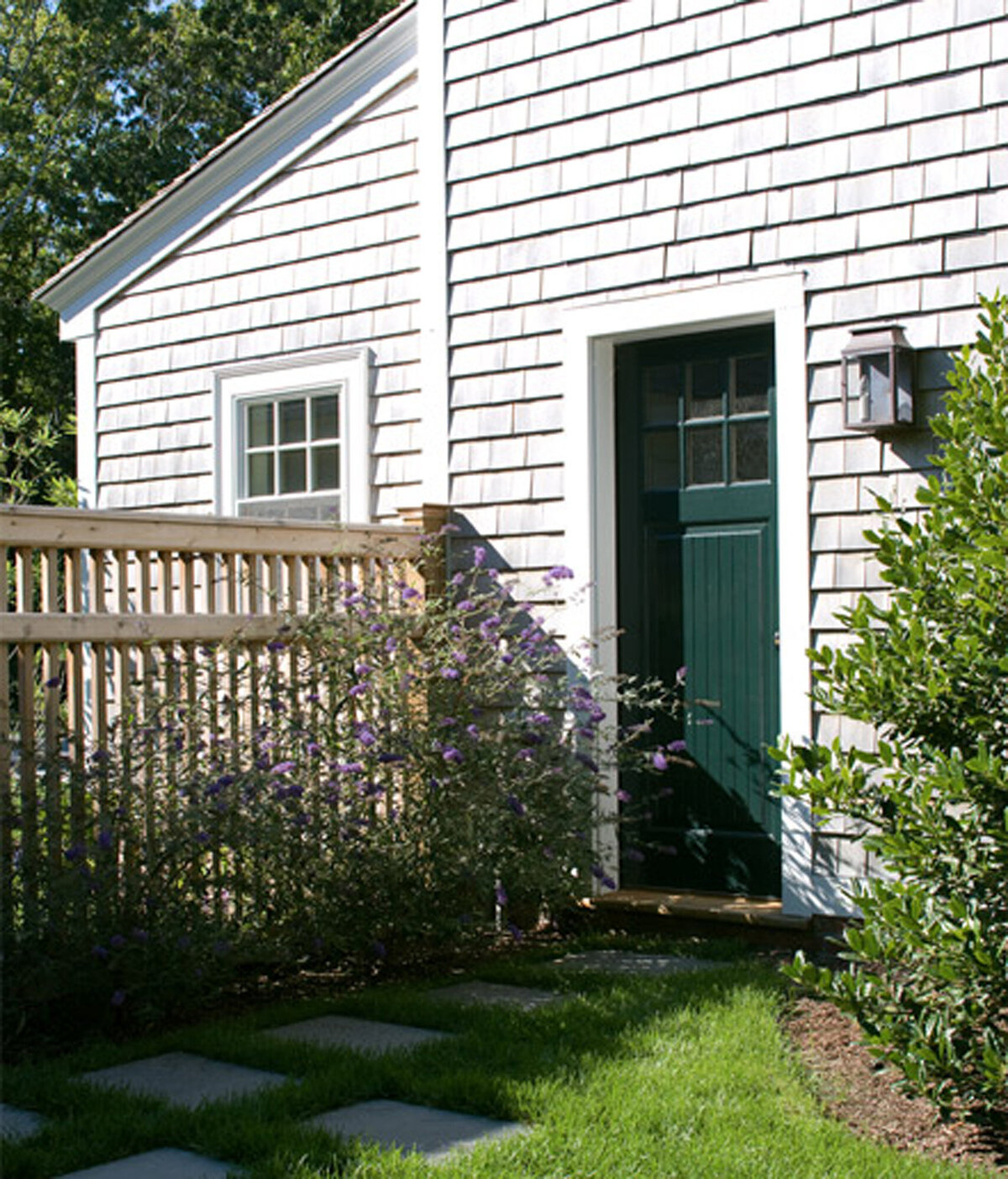 Colonial-Reproductions-West-Chop-Cottage (2)