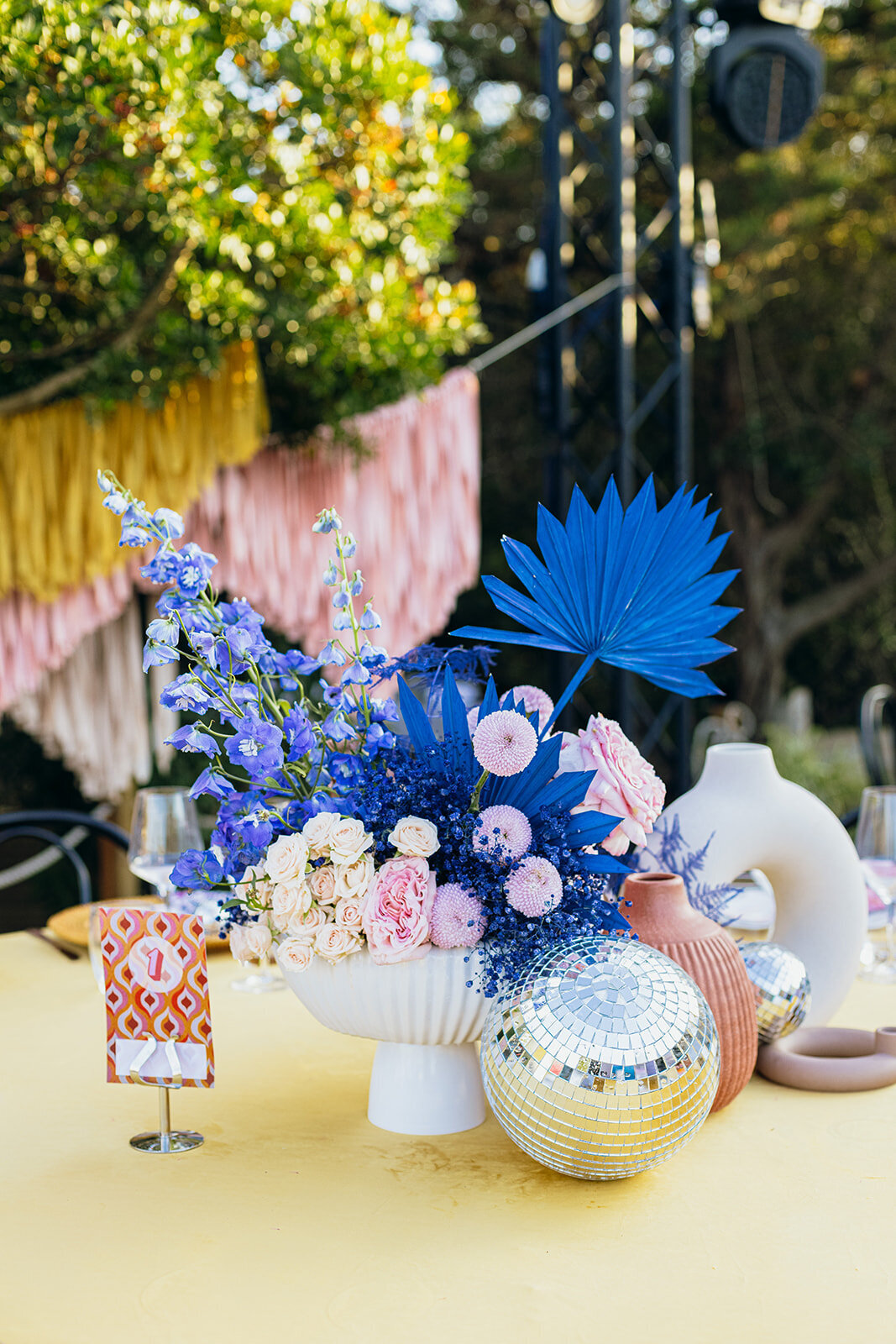 colorful flowers for a wedding inspired by the 70s