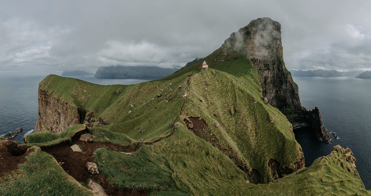 Lizzy and Jesse Elopement_Faroe Islands Kallur Lighthouse and Klakkur Hikes-0624