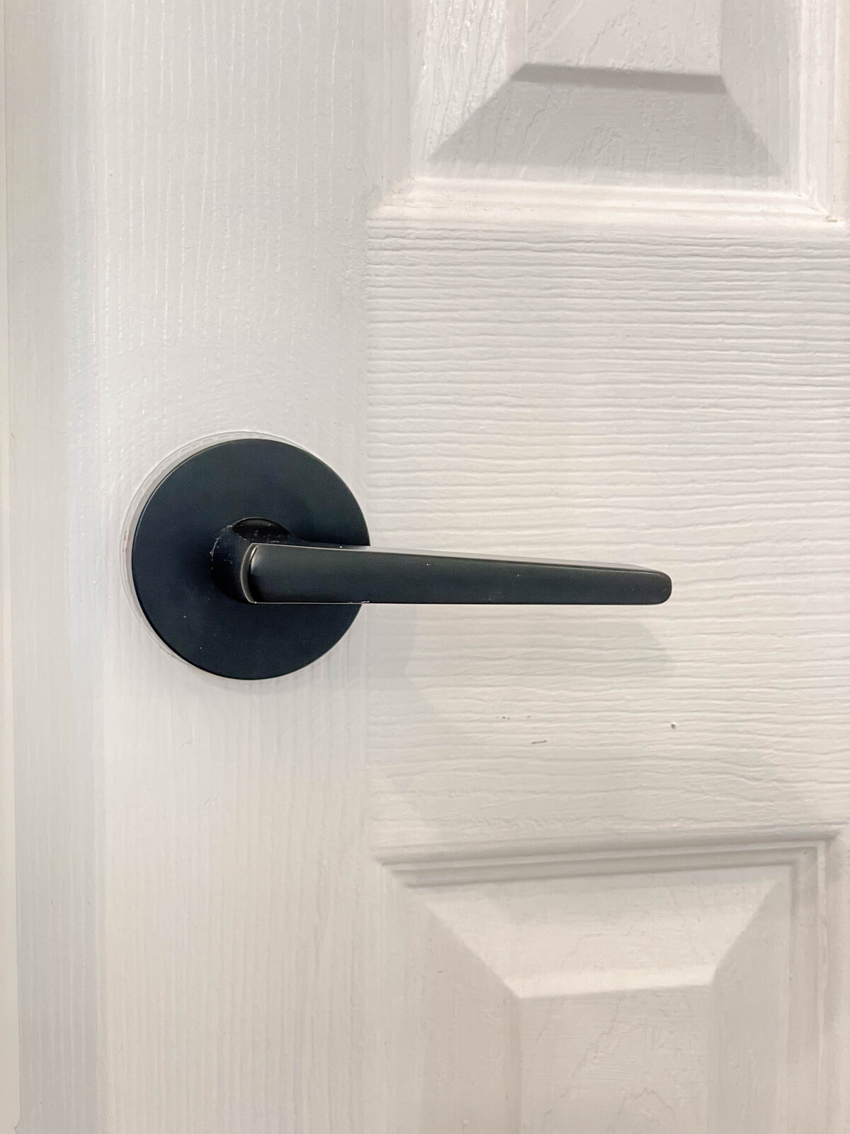 black-modern-doorhandle