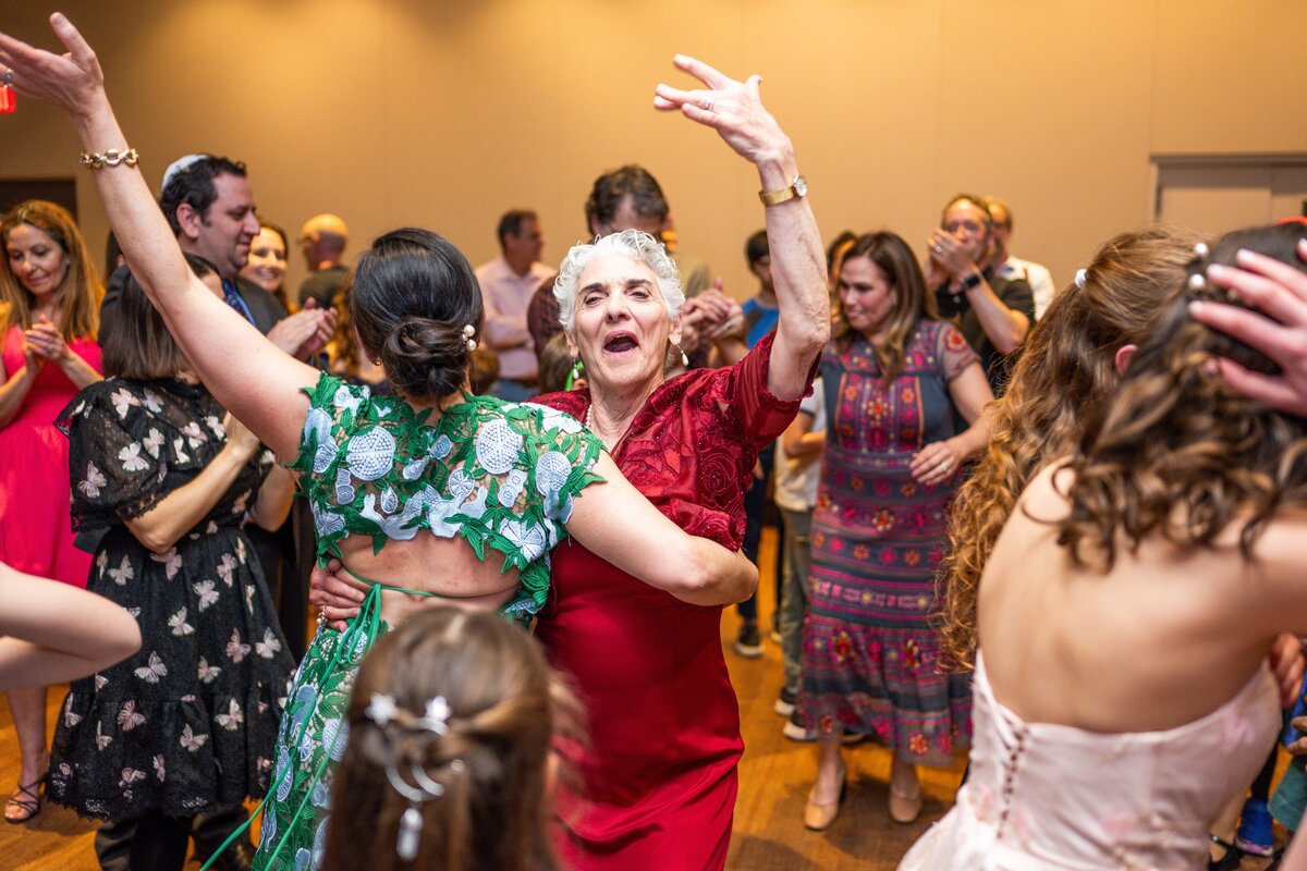 washington-dc-bat-mitzvah-photographer-at-adas-israel-congregation-bar-mitzvah-photographer-ana-isabel-photography-8