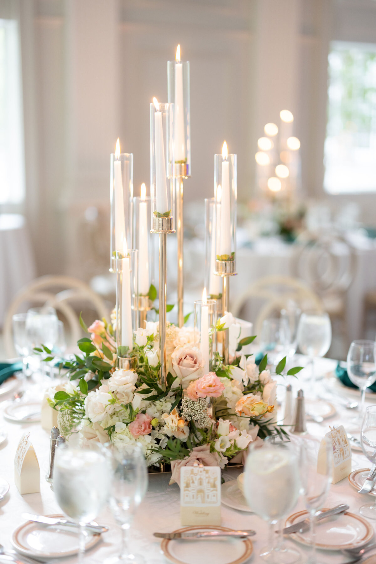 simple-stunning-blush-pink-round-table-centerpiece-wedding-flowers-ct-enza-events