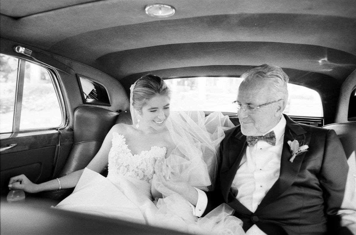 19-KTMerry-weddings-father-bride-vintage-car