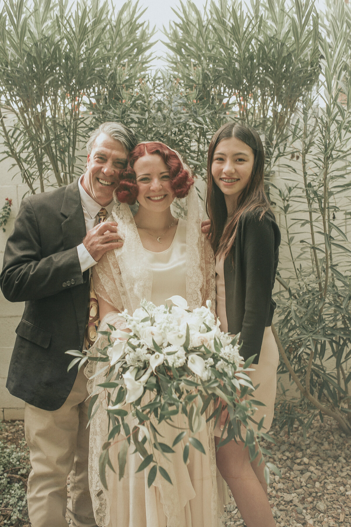family-portraits-Arizona-Wedding-Photographer-Iowa_wedding_photographer-Bakyard-wedding-vintage-bride-Alaynna-Ann_Schwartz-Playlife-35