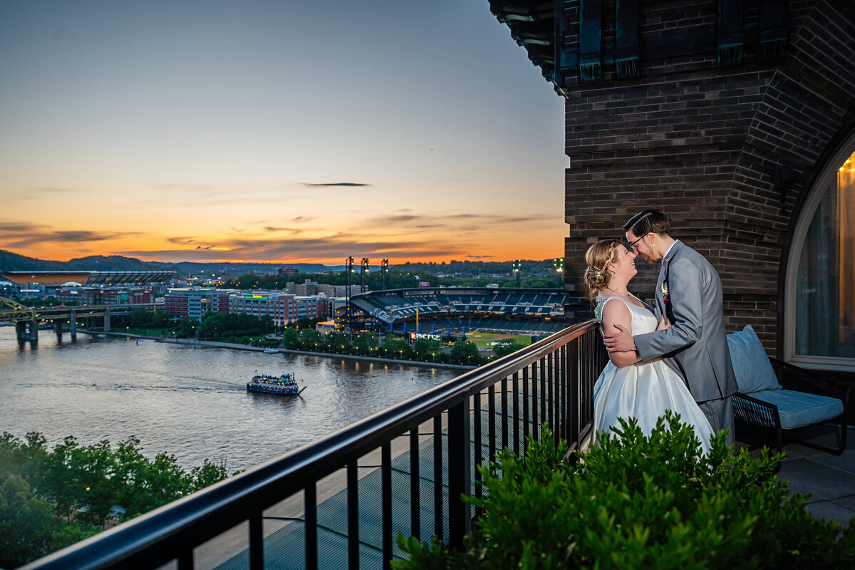 renaissance pittsburgh balcony with rivers and view