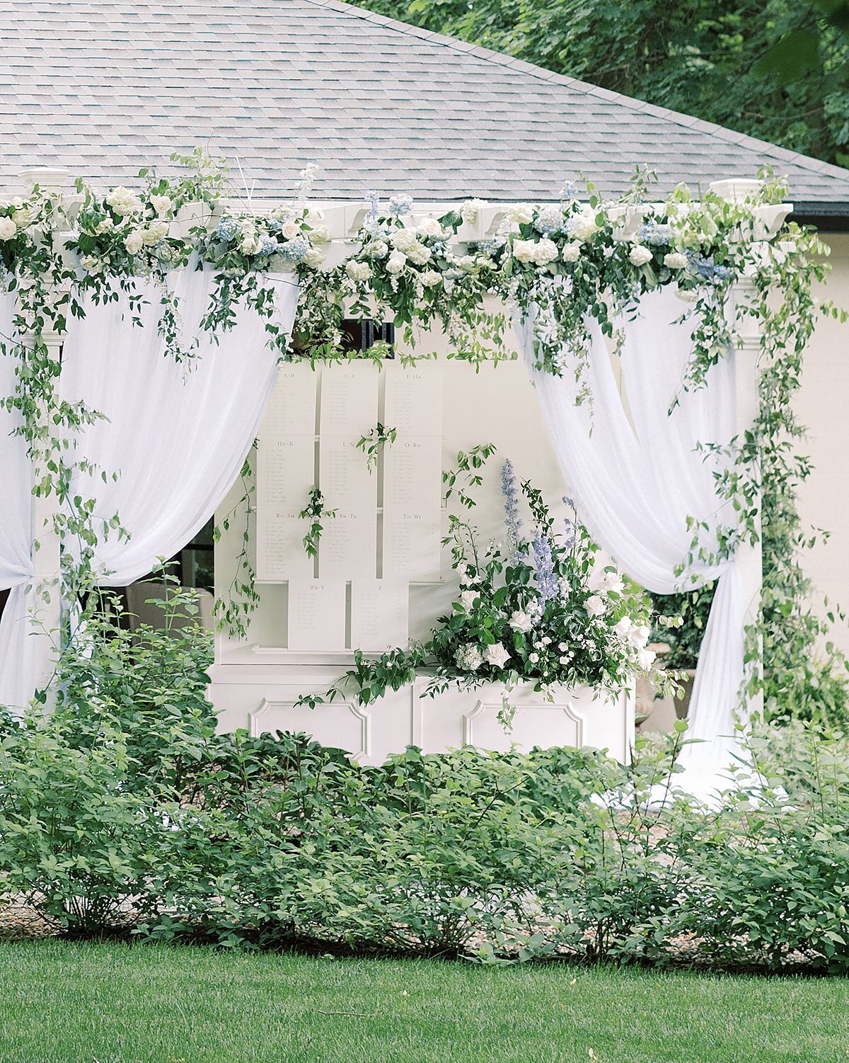Escort Wall at Greencrest Manor
