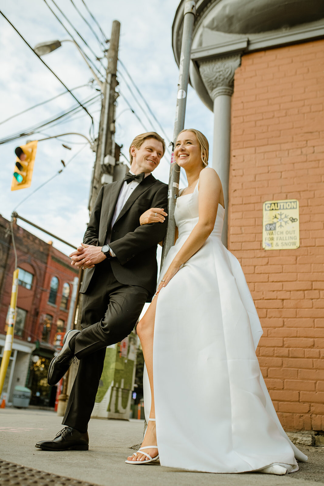 toronto-downtown-spadina-museum-the-great-hall-wedding-couples-session-summer-torontovibes-romantic-whimsical-artsty-indie-movie-640