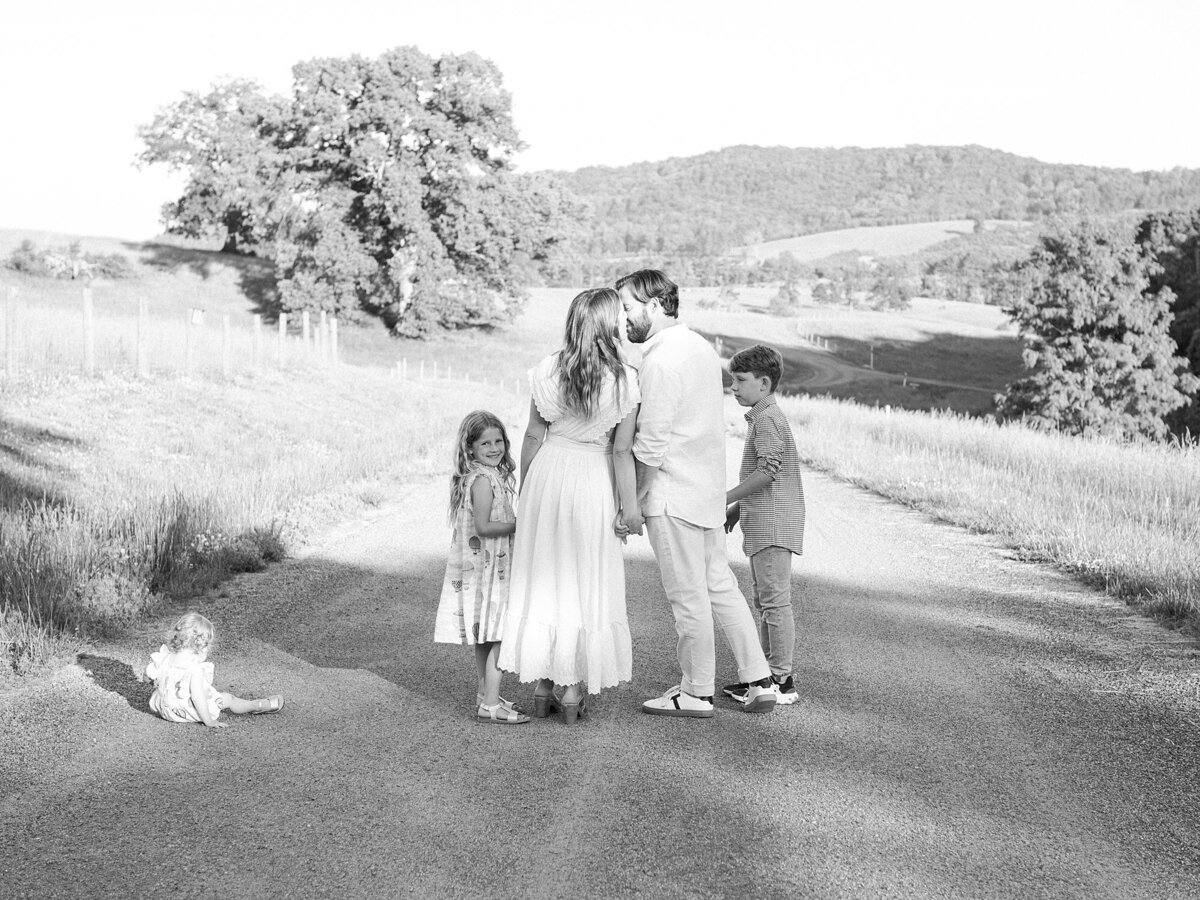 spring-outdoor-lifestyle-family-photos-charlottesville-va-amy-nicole-photography-0057