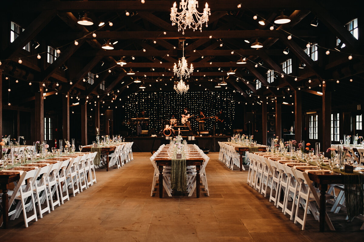Spring wedding at Happy Days Lodge, Cuyahoga Valley National park by Paige Mireles Photography