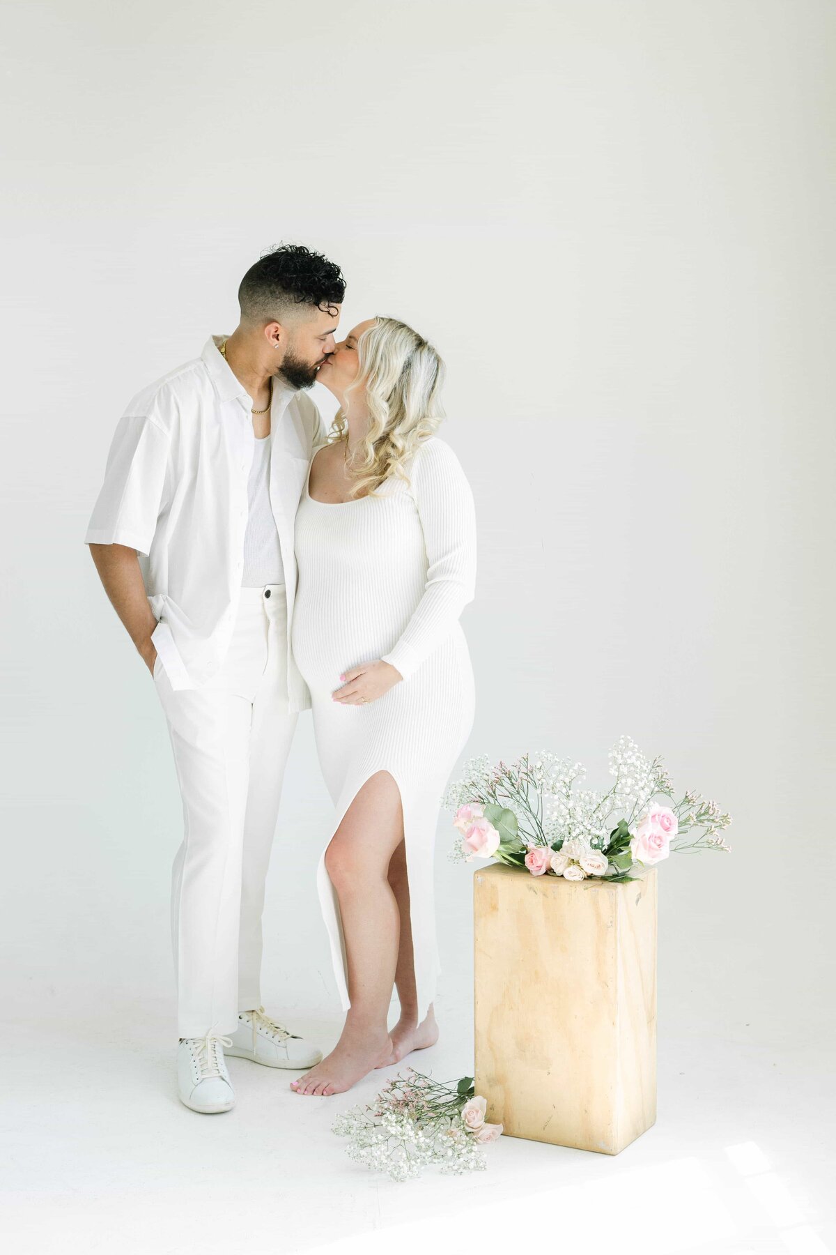 Sophisticated maternity photoshoot at Superb Studio, Houston