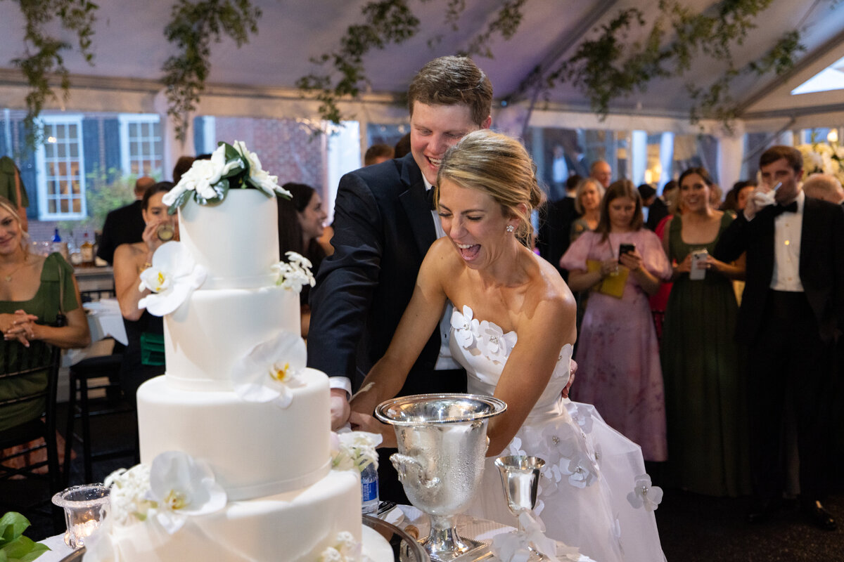 cake-cutting-peachtree-golf-club-wedding