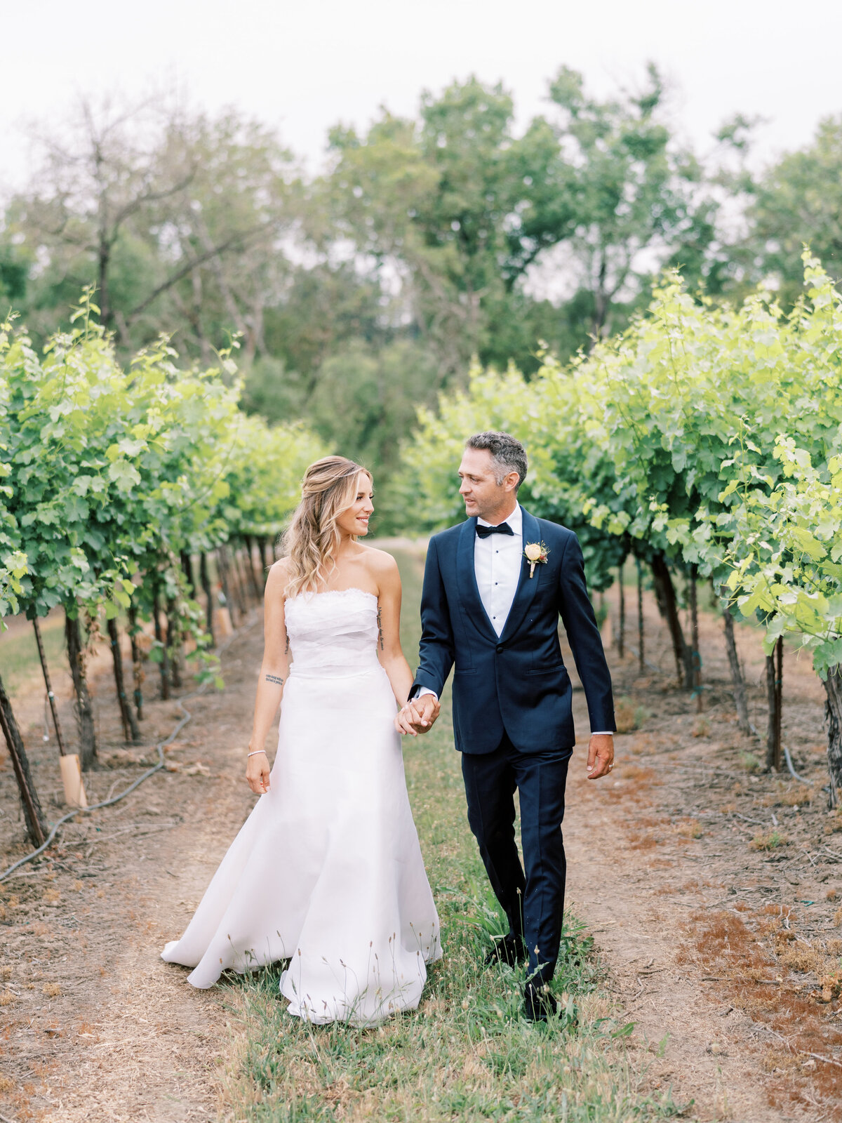 Wedding-Couple-Wine-Country-New-England