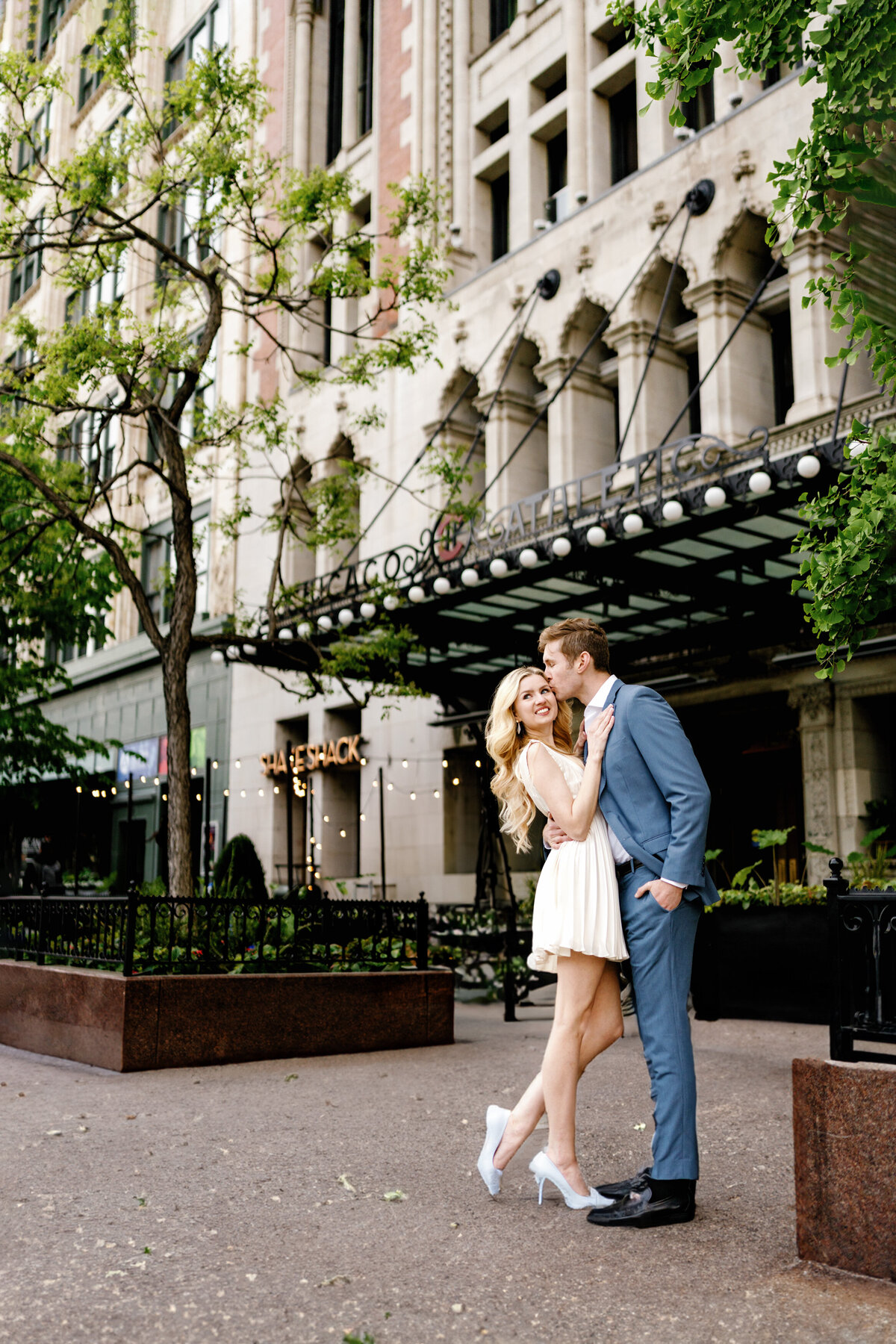Aspen-Avenue-Chicago-Wedding-Photographer-Lyric-Opera-House-Elegant-Timeless-Classic-Luxury-Downtown-True-to-Color-Bold-Romantic-Chicago-Theater-Lurie-Garden-FAV-35