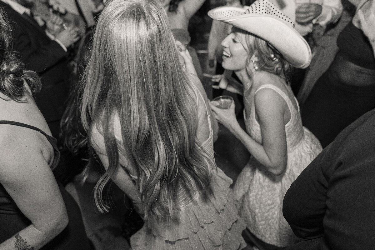 Lauren & Mac Dancing-142-2