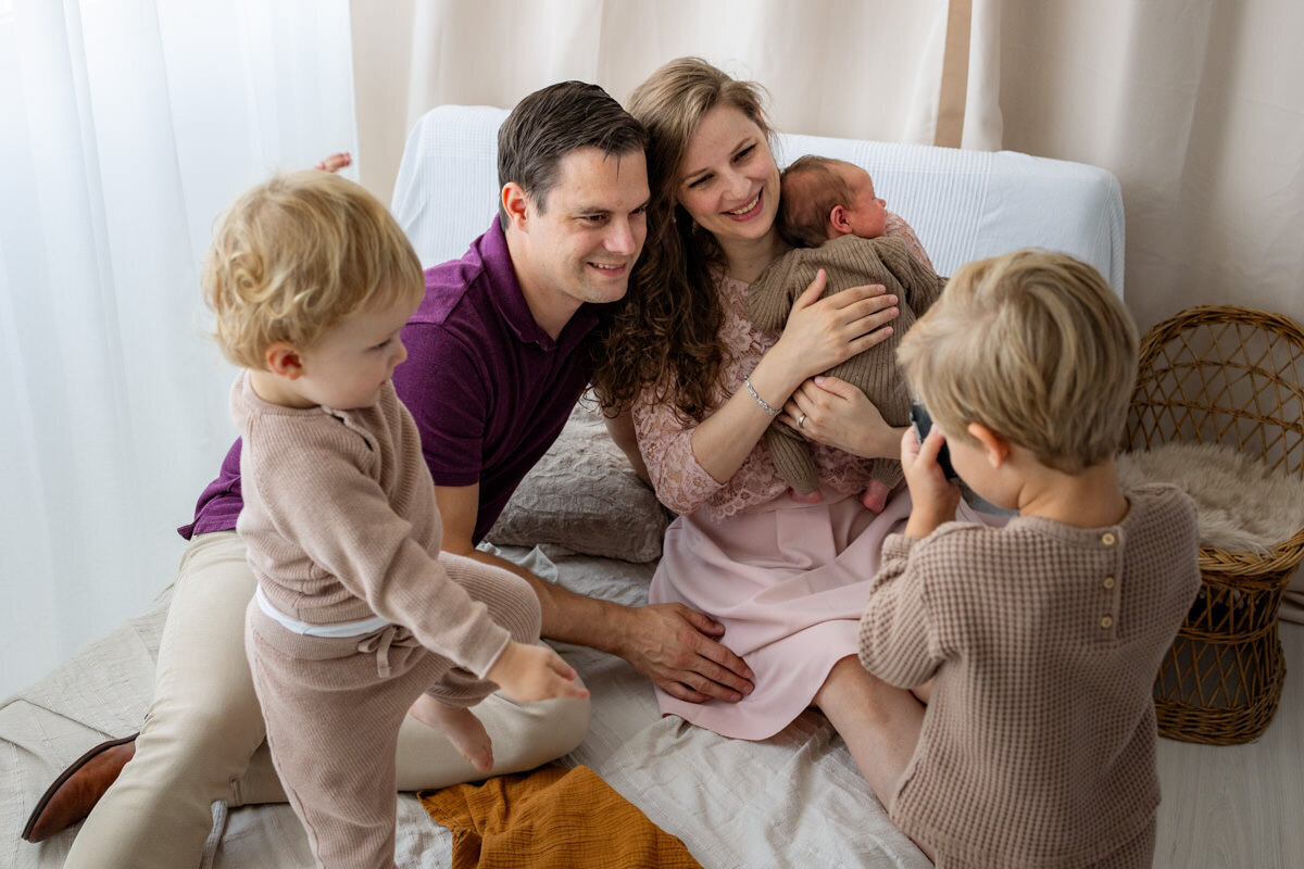 newbornfotoshoot studio gezin van 5