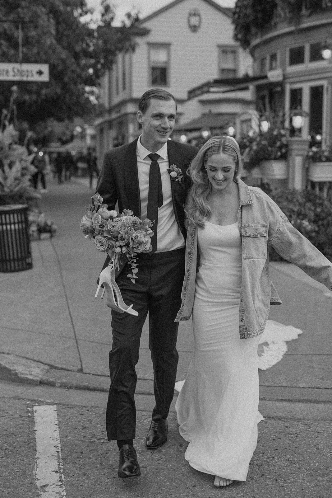 f-niagara-on-the-lake-124-on-queen-cool--romantic-wedding-couples-session-09