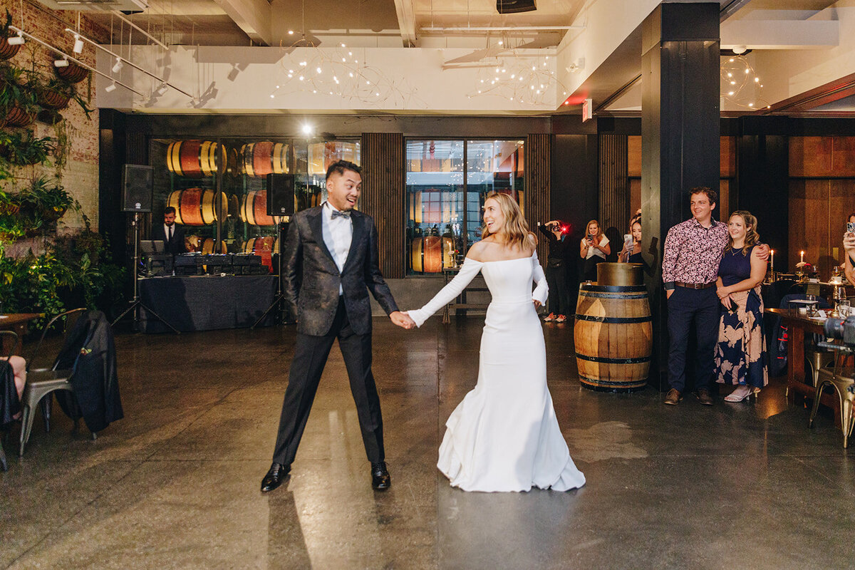 RV_Brooklyn_Winery_Wedding_Wild_Sound_Photography_1J6A7073