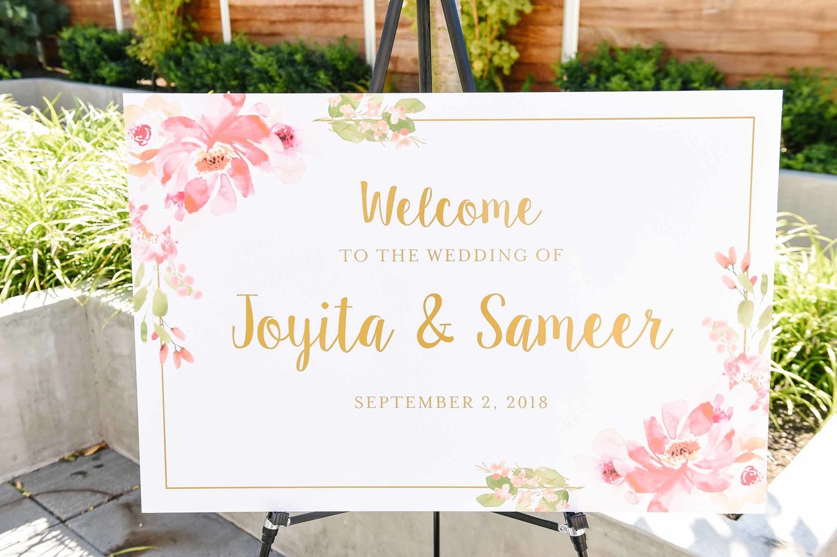 Welcome sign for summer outdoor wedding