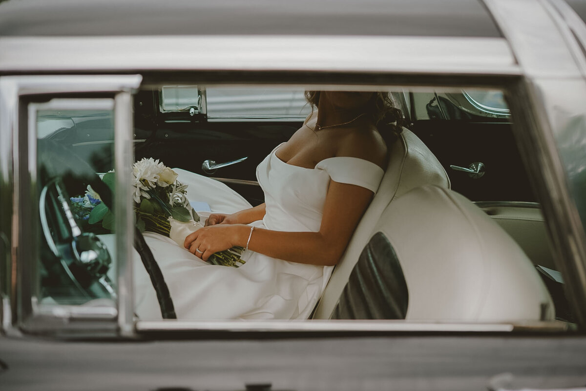 Classic Neutral Michigan Wedding Photographer-08