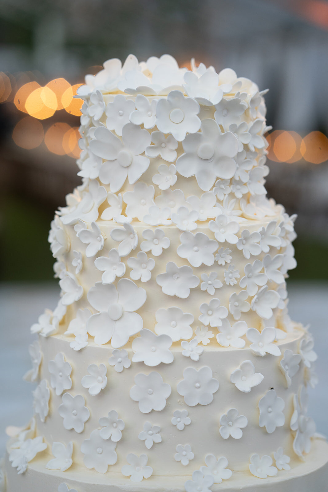 white-sugar-flowers-cake
