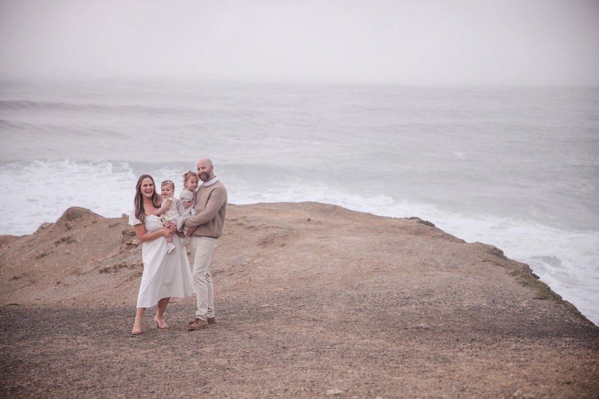 Alyx Jones Photography Family Photo Cliff