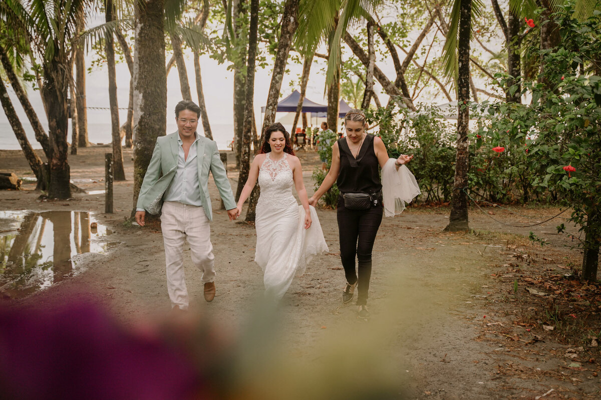 Nicolle-y-Taylor-Manuela-Antonio-Costa-Rica-Wedding-Planner-70
