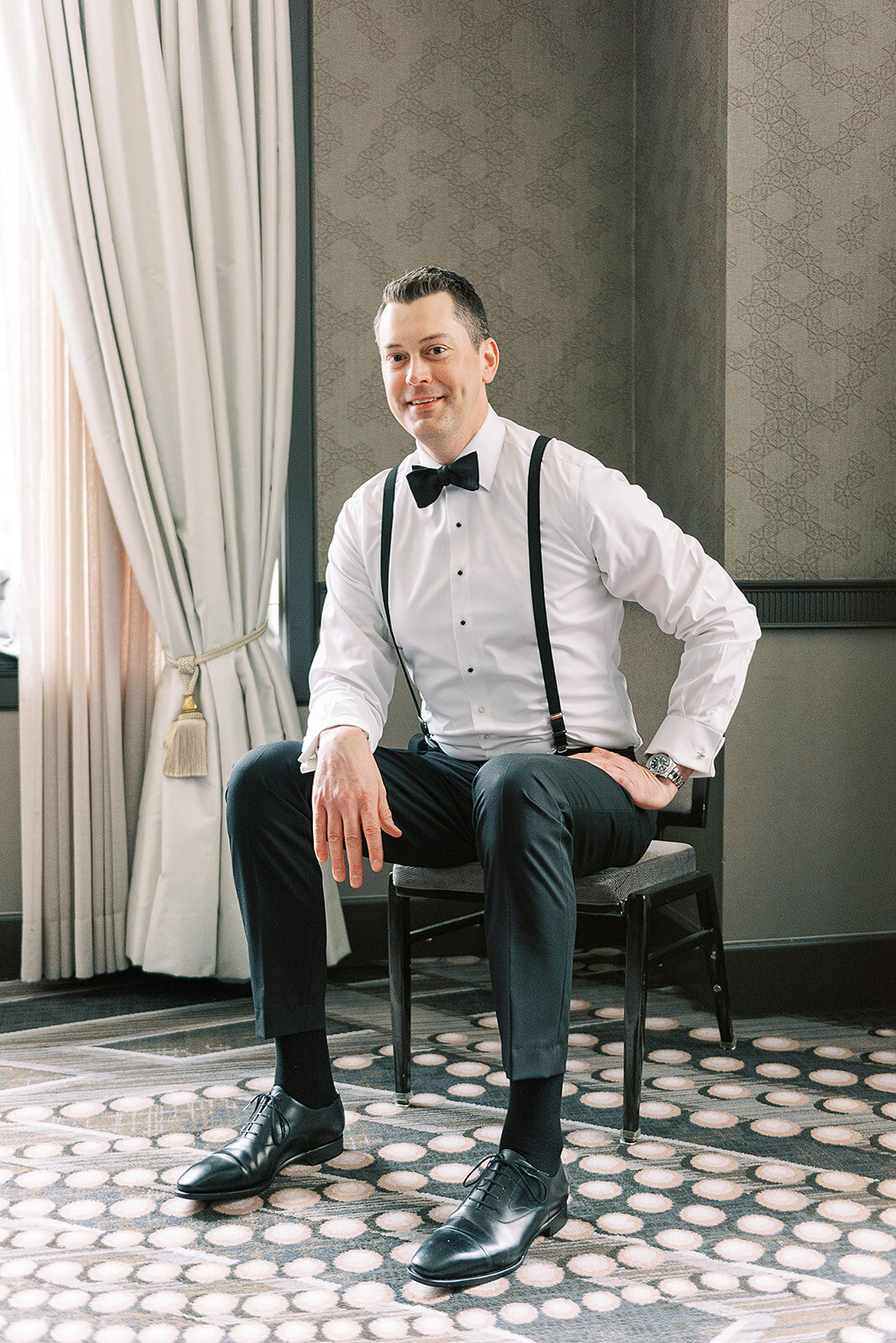 groom-sitting-london-house-chicago-hbicweddings