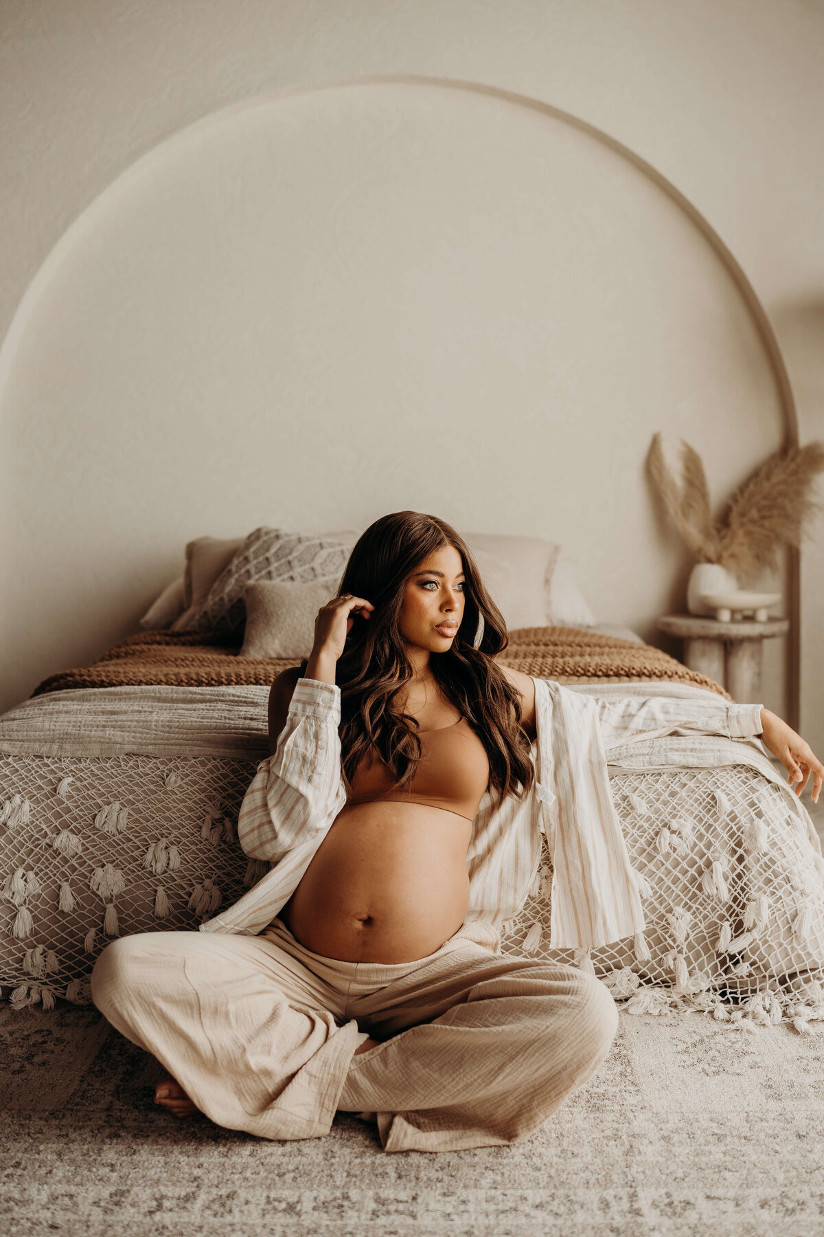boho maternity image in linen  casual outfit