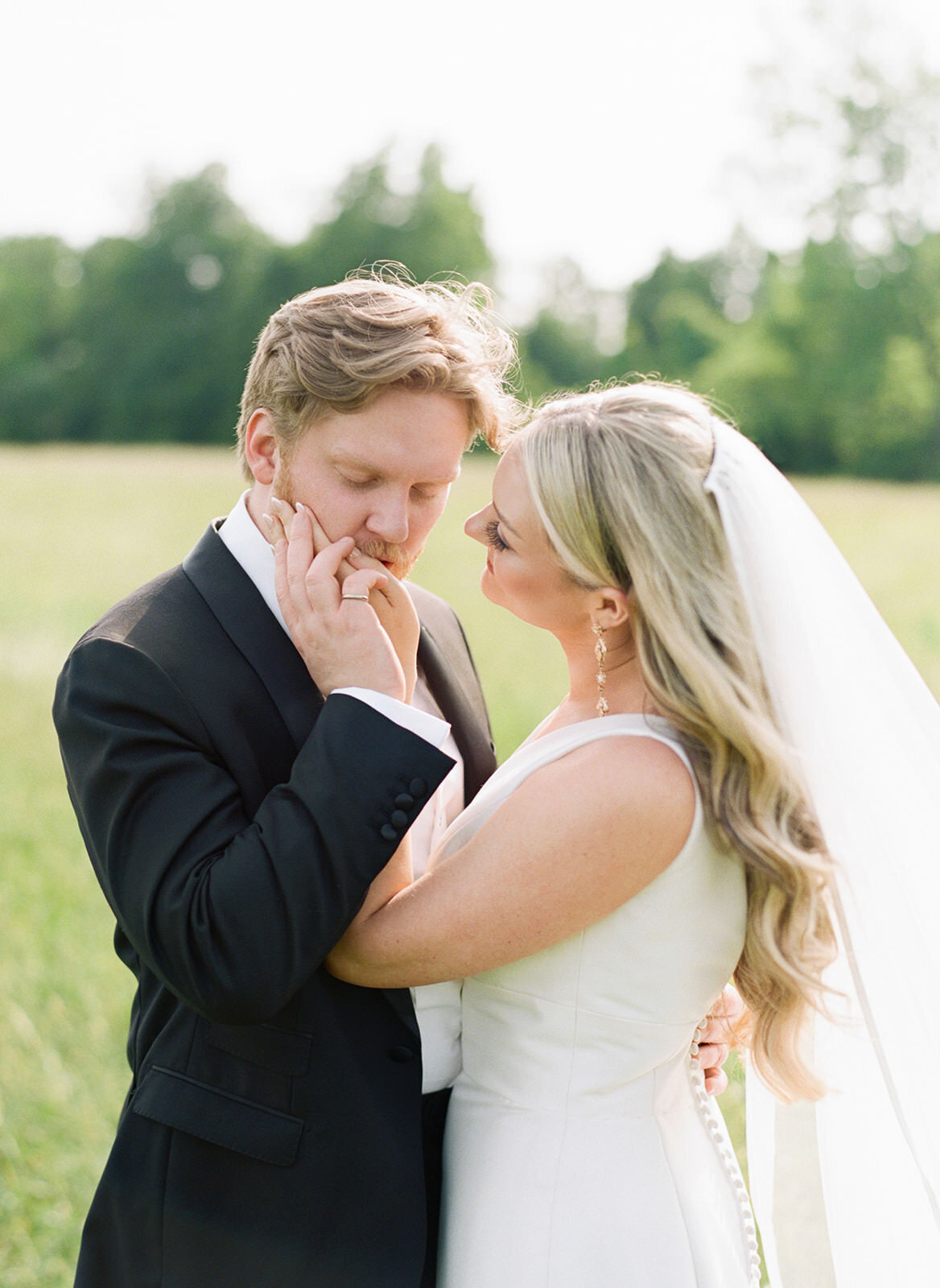 Herndon_Banks_Wedding_FirstLook_TaraHodgesPhotography130