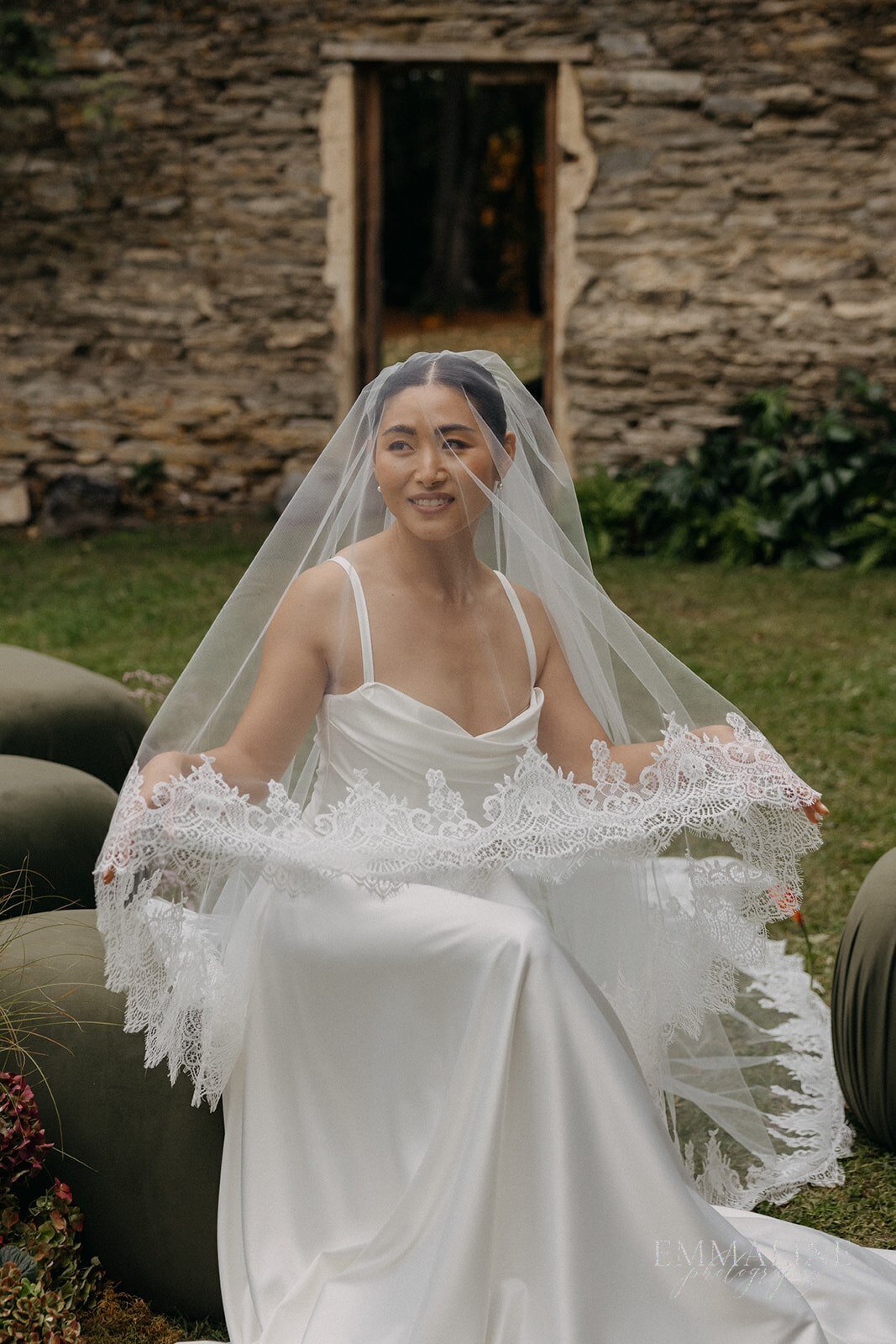 weddingphotoshootinqueenstownwithmakeupartistforbridesinnewzealandbypaigeshipstonee24