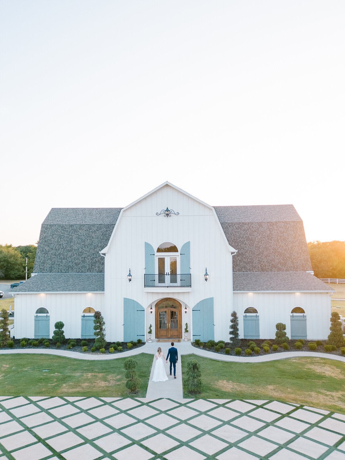 The French Farmhouse - Emily + Tommy - Stephanie Michelle Photography - @stephaniemichellephotog-0332