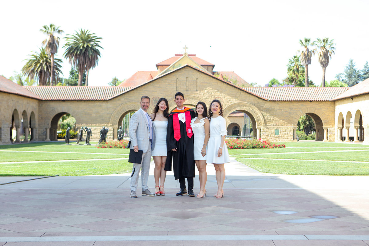 College graduation family photoshoot