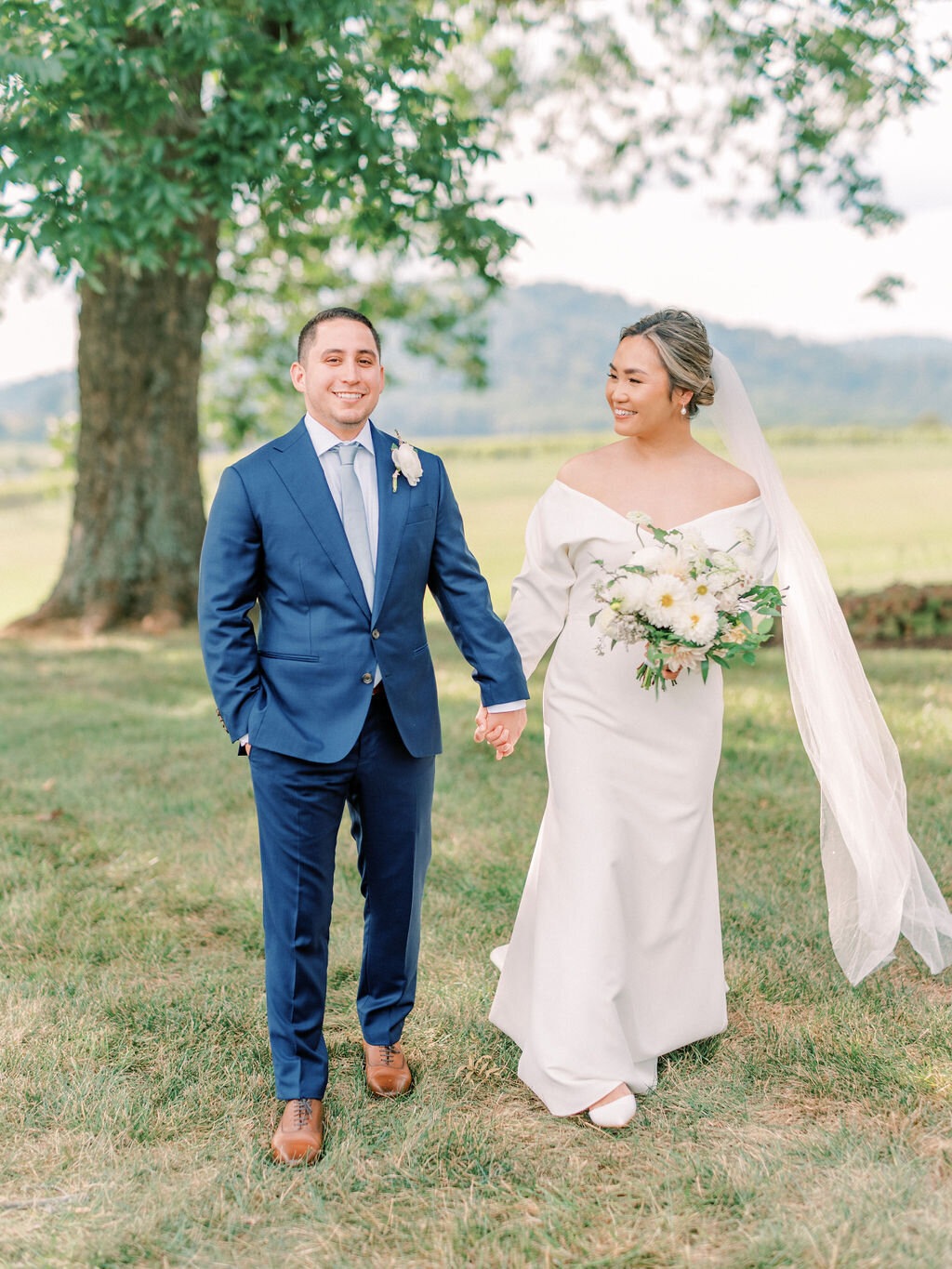 Leslie&Ricardo_EarlyMountainVineyardWedding_SneakPeek-44