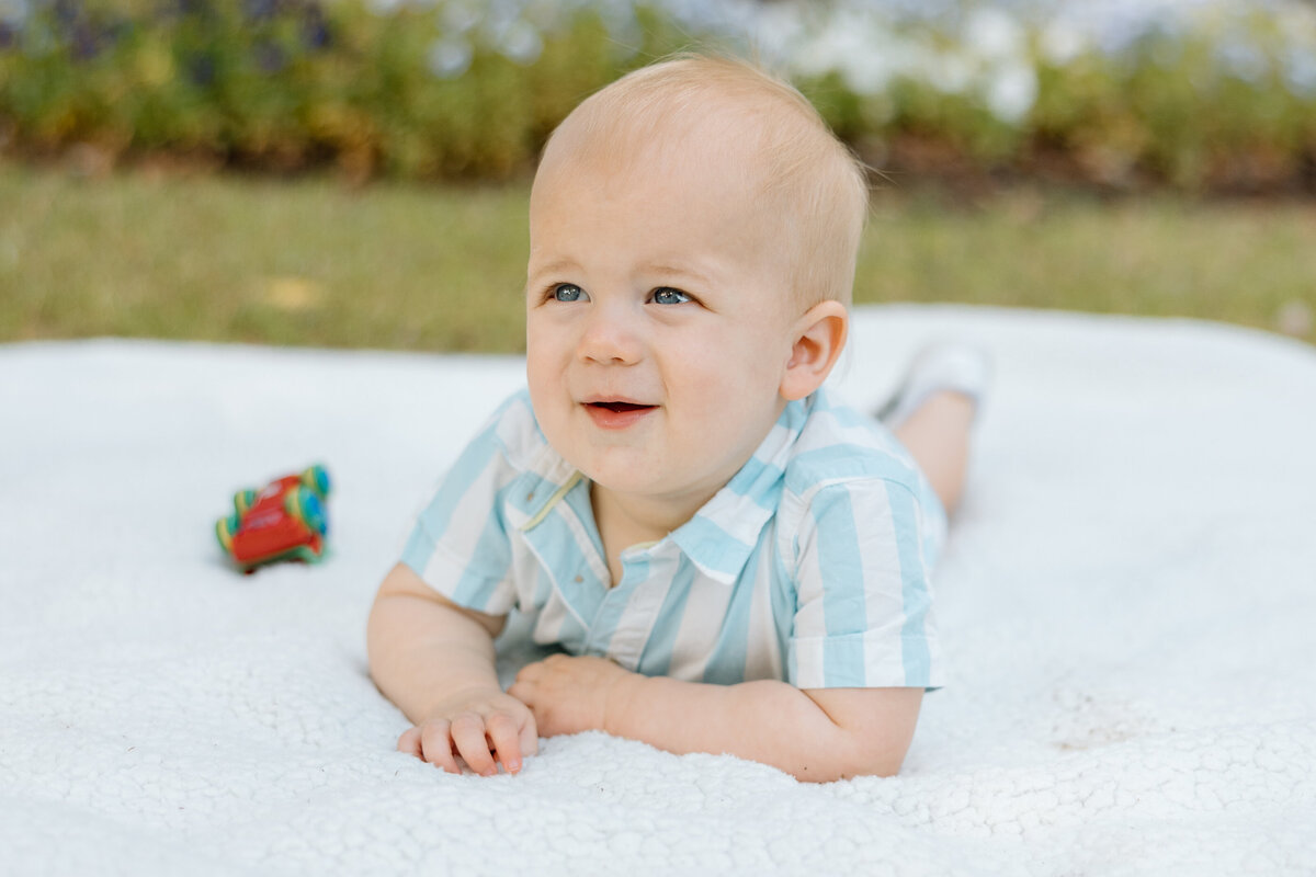 Baby's first birthday photoshoot with a smash cake