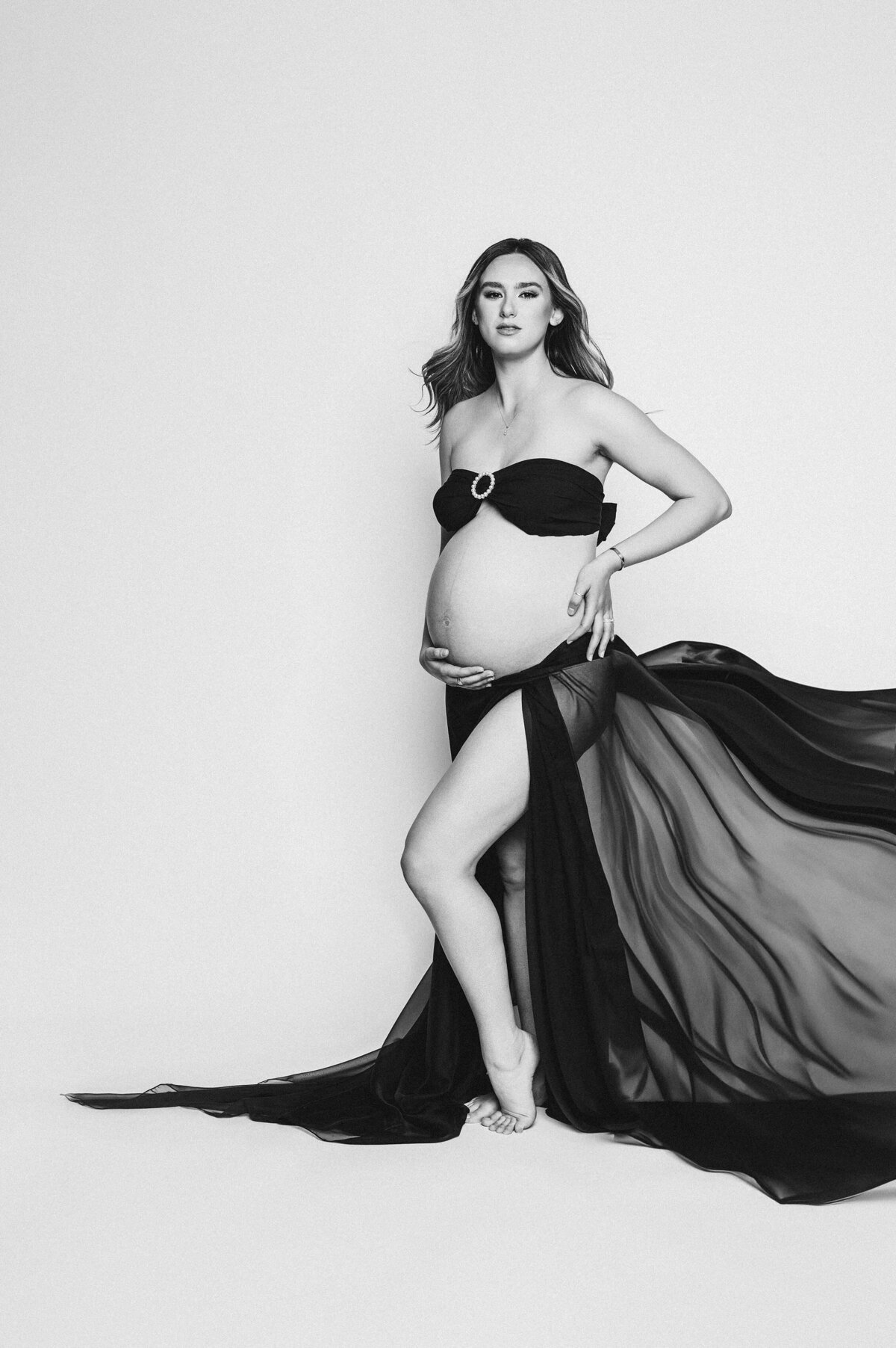 Capture the elegance of your pregnancy with black and white maternity portraits by Leslie Q Photography. Timeless, high-quality images that celebrate this special moment. Serving New Carlisle, South Bend, LaPorte, Michigan City, and surrounding areas.