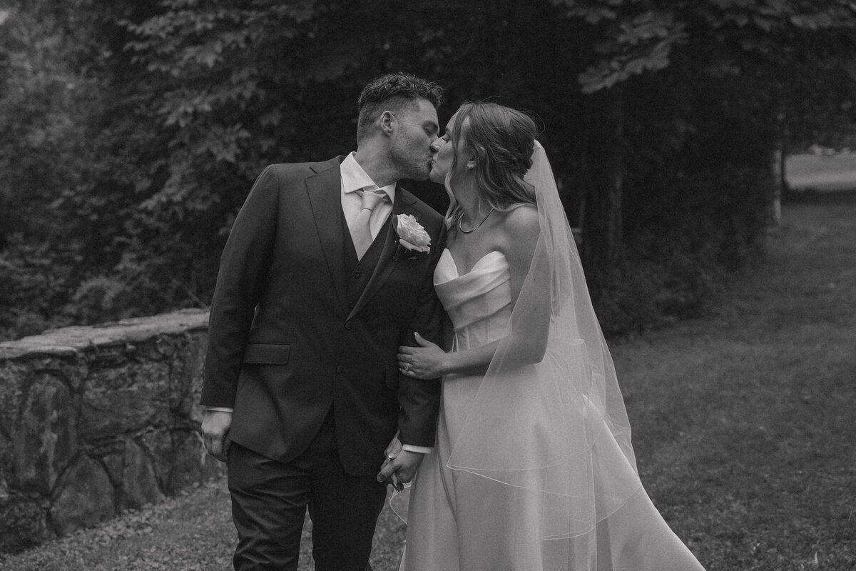 gabby-mike-buffalo-wedding-day-12