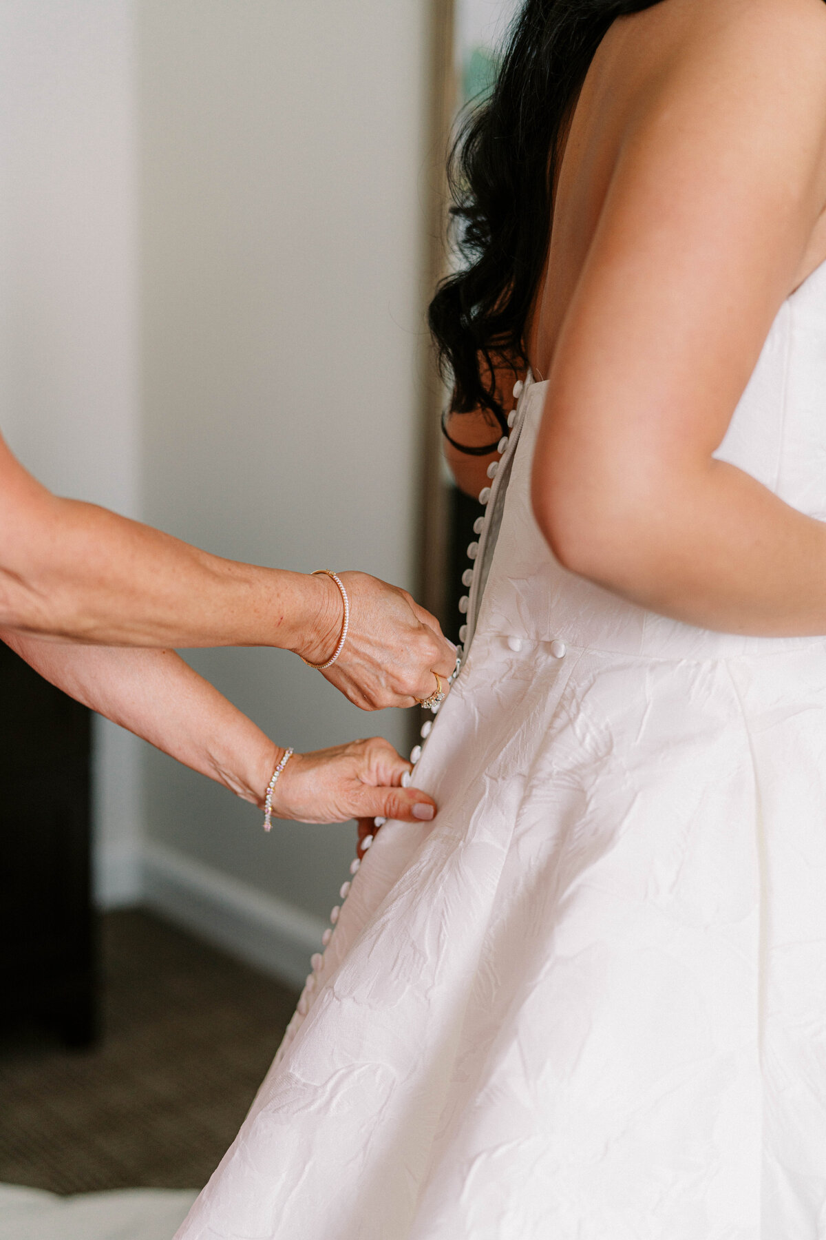 Philadelphia-Ritz-Carlton-Wedding-Bride-Getting-Ready_012