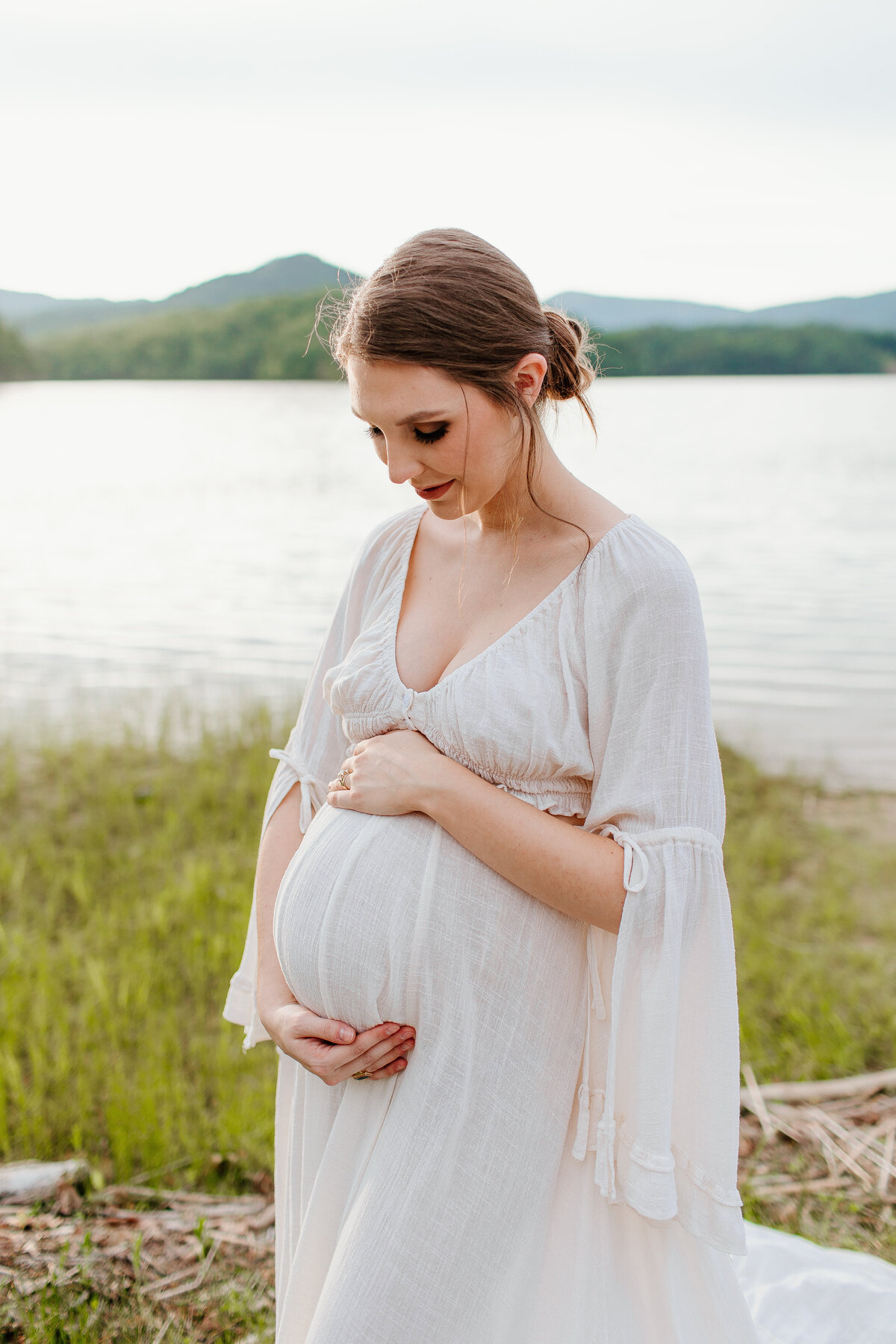 Documentary-Maternity-Session-at-Carvins-Cove-RJ-99