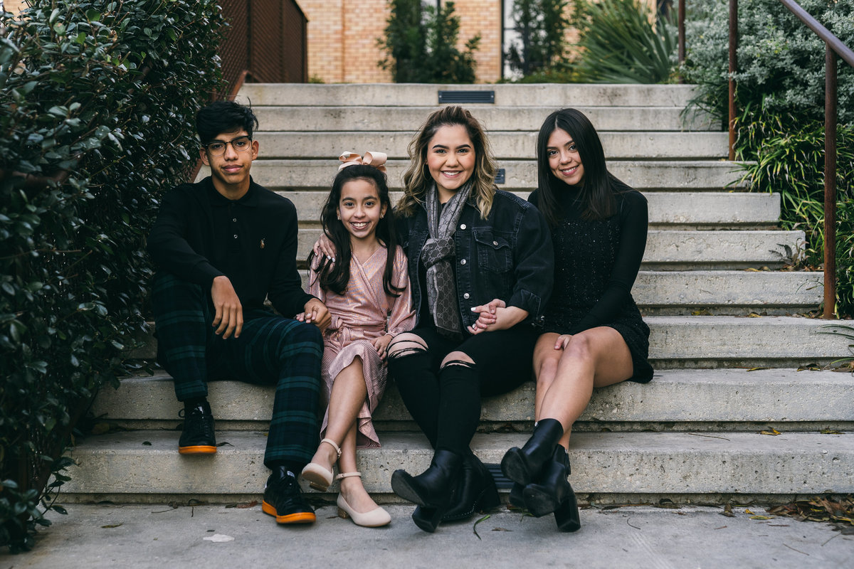 family Christmas holiday portrait session by San Antonio Photographer Expose The Heart Photography