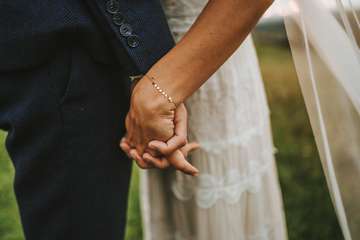 Hochzeitsfotograf-Freiburg-Hochzeitsfotograf-in-Freiburg-Hochzeit-rustikal-boho-Heiraten-Scheune-48