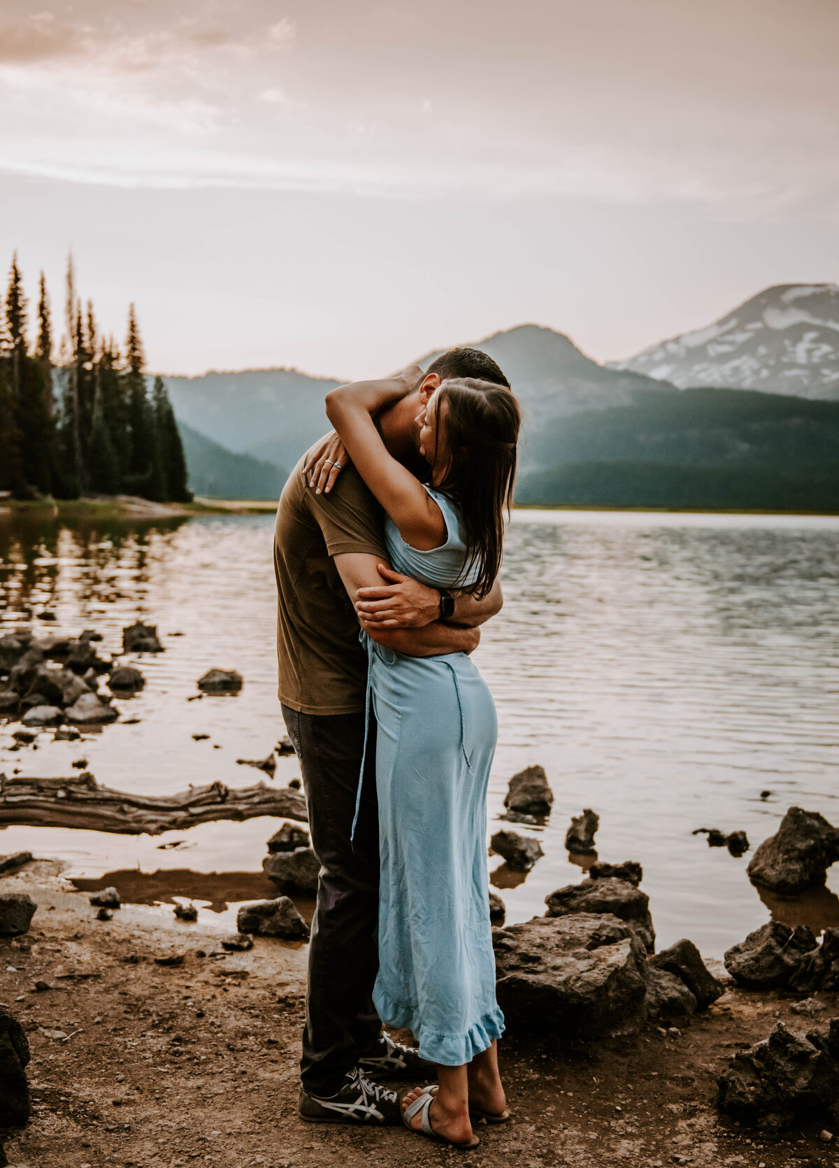 sparks-lake-oregon-couple-photographer-elopement-bend-lakes-bachelor-sisters-sunset-5742
